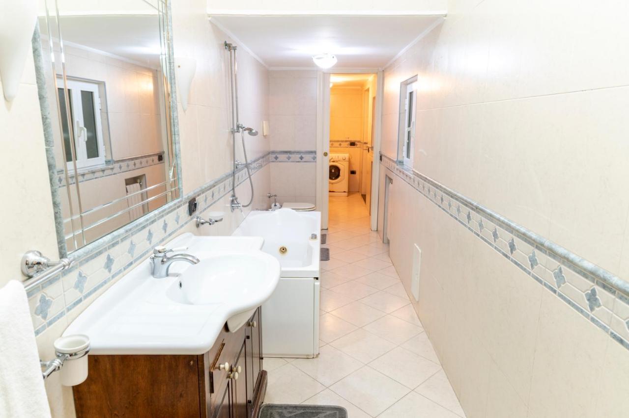 Deluxe Apartment With Garden In Vomero Napoli Exterior foto