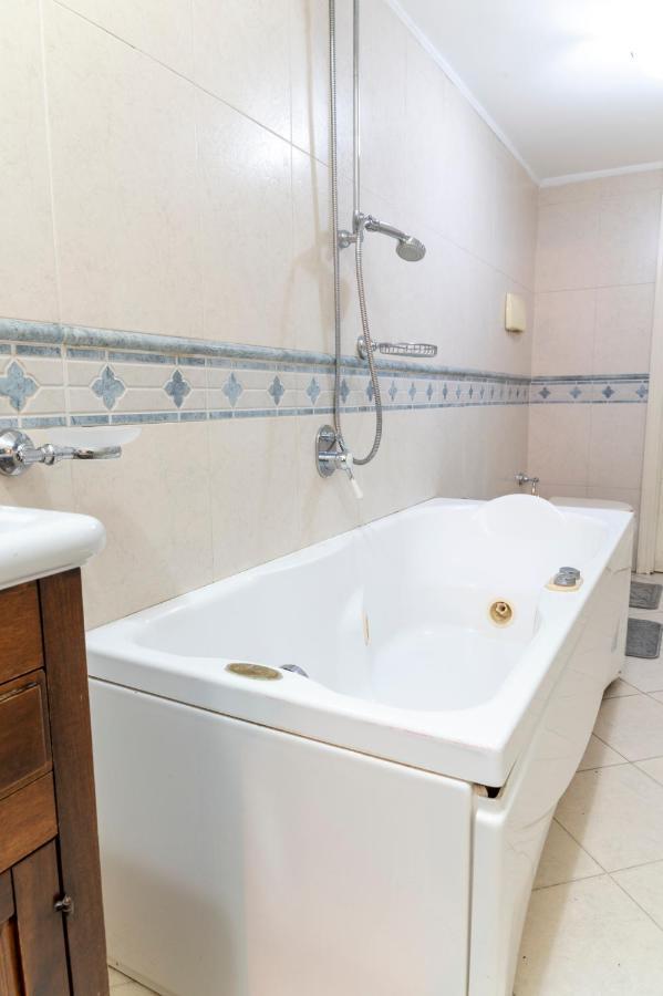 Deluxe Apartment With Garden In Vomero Napoli Exterior foto