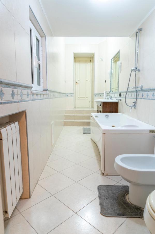 Deluxe Apartment With Garden In Vomero Napoli Exterior foto